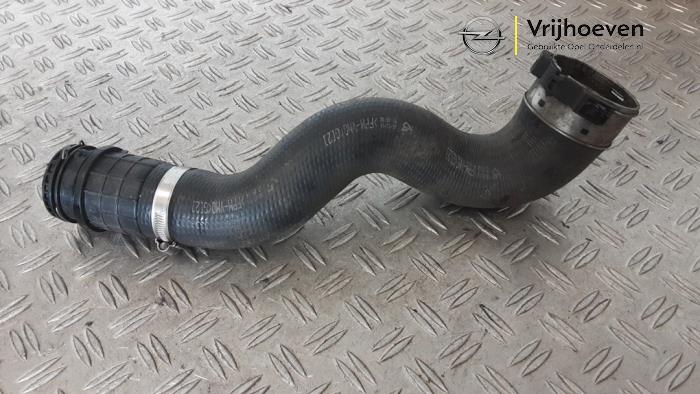 Gebrauchte Intercooler Schlauch Opel Astra K Sports Tourer 1.6 CDTI 136 16V Preis € 20,00 Margenregelung angeboten von Autodemontage Vrijhoeven B.V.