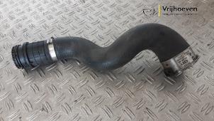 Intercooler Schlauch van een Opel Astra K Sports Tourer 1.6 CDTI 136 16V 2016