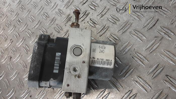 Używane Pompa ABS Opel Agila (A) 1.2 16V Cena € 35,00 Procedura marży oferowane przez Autodemontage Vrijhoeven B.V.