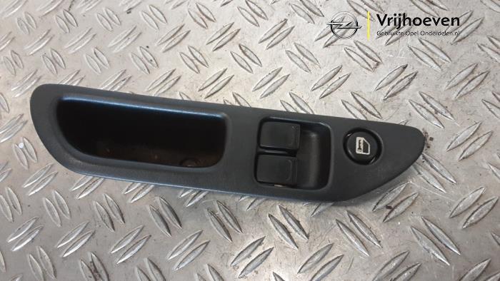 Usados Interruptor de ventanilla eléctrica Opel Agila (A) 1.2 16V Precio € 50,00 Norma de margen ofrecido por Autodemontage Vrijhoeven B.V.