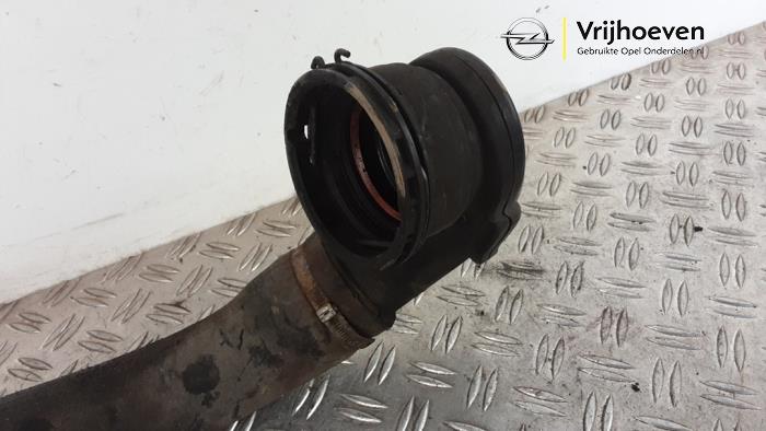Intercooler Schlauch van een Opel Astra J GTC (PD2/PF2) 2.0 CDTI 16V ecoFLEX 2013