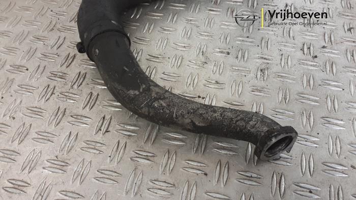 Intercooler Schlauch van een Opel Astra J GTC (PD2/PF2) 2.0 CDTI 16V ecoFLEX 2013