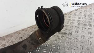Intercooler Schlauch van een Opel Astra J GTC (PD2/PF2) 2.0 CDTI 16V ecoFLEX 2013