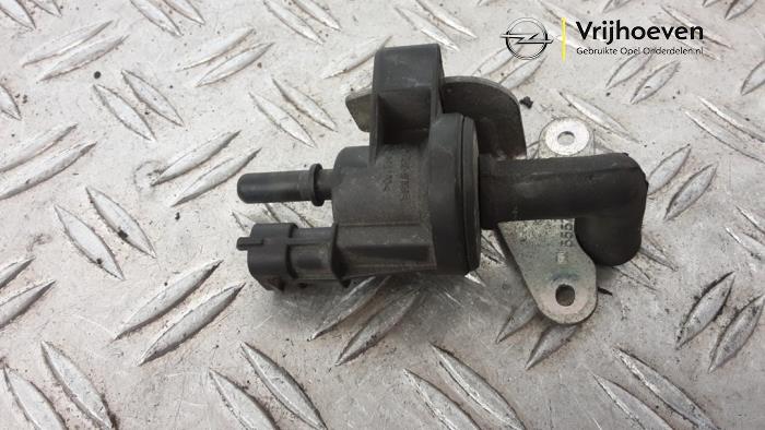 Usados Válvula Evap Opel Adam 1.2 16V Precio € 30,00 Norma de margen ofrecido por Autodemontage Vrijhoeven B.V.