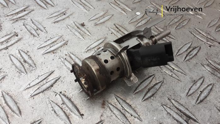 Usados Inyector Adblue Opel Grandland/Grandland X 1.5 CDTI Precio € 50,00 Norma de margen ofrecido por Autodemontage Vrijhoeven B.V.