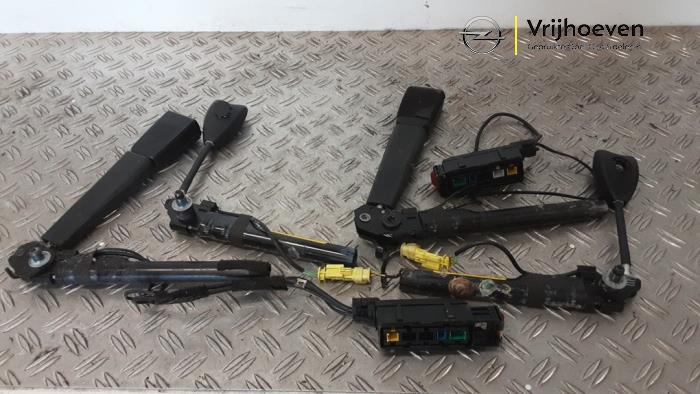 Gebrauchte Gurtsrammer Set Opel Adam 1.4 16V Preis € 500,00 Margenregelung angeboten von Autodemontage Vrijhoeven B.V.