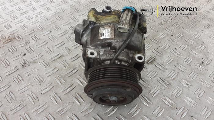 Usagé Compresseur de clim Opel Adam 1.2 16V Prix € 225,00 Règlement à la marge proposé par Autodemontage Vrijhoeven B.V.
