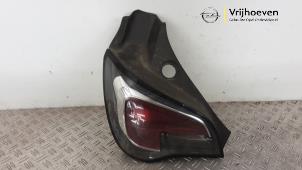 Usados Luz trasera izquierda Opel Adam 1.2 16V Precio € 75,00 Norma de margen ofrecido por Autodemontage Vrijhoeven B.V.