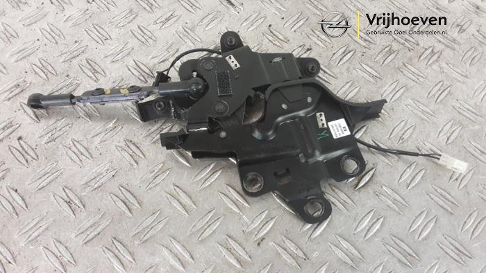 Używane Blokada dachu cabrio Opel Astra H Twin Top (L67) 1.8 16V Cena € 60,00 Procedura marży oferowane przez Autodemontage Vrijhoeven B.V.