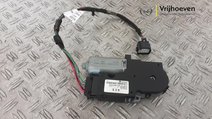 Używane Silnik szyberdachu Opel Meriva (B) 1.4 16V Ecotec Cena € 35,00 Procedura marży oferowane przez Autodemontage Vrijhoeven B.V.