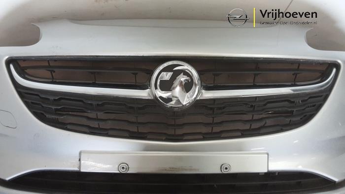 Parachoques de un Opel Corsa E 1.4 16V 2016