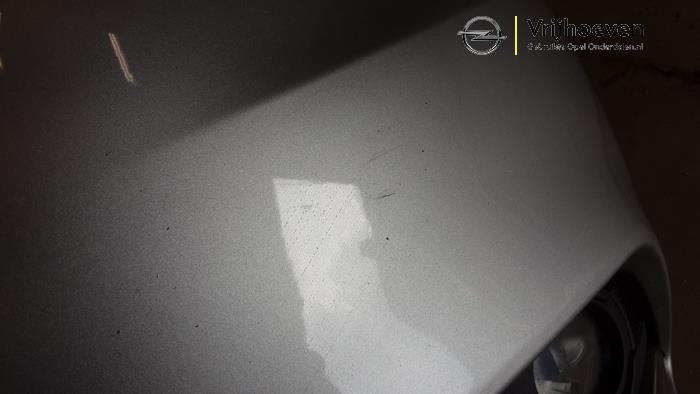 Parachoques de un Opel Corsa E 1.4 16V 2016