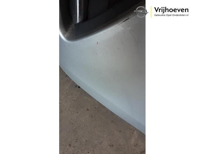 Parachoques de un Opel Corsa E 1.4 16V 2016