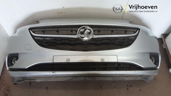 Parachoques de un Opel Corsa E 1.4 16V 2016