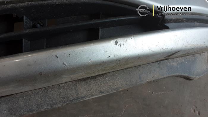 Parachoques de un Opel Corsa E 1.4 16V 2016