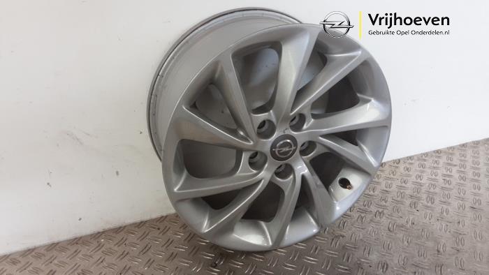 Jante d'un Opel Astra K Sports Tourer 1.2 Turbo 12V 2022