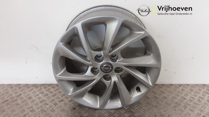 Jante d'un Opel Astra K Sports Tourer 1.2 Turbo 12V 2022