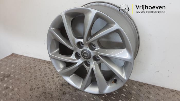 Jante d'un Opel Astra K Sports Tourer 1.2 Turbo 12V 2022