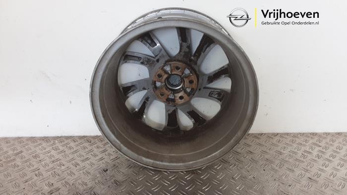 Jante d'un Opel Astra K Sports Tourer 1.2 Turbo 12V 2022