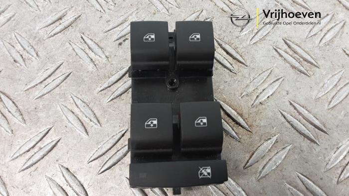 Usados Interruptor combinado de ventanillas Opel Astra K Sports Tourer 1.6 CDTI 110 16V Precio € 25,00 Norma de margen ofrecido por Autodemontage Vrijhoeven B.V.