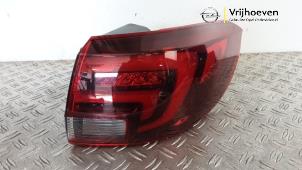 Begagnade Baklykta, höger Opel Astra K Sports Tourer 1.2 Turbo 12V Pris € 400,00 Marginaltabell erbjuds av Autodemontage Vrijhoeven B.V.
