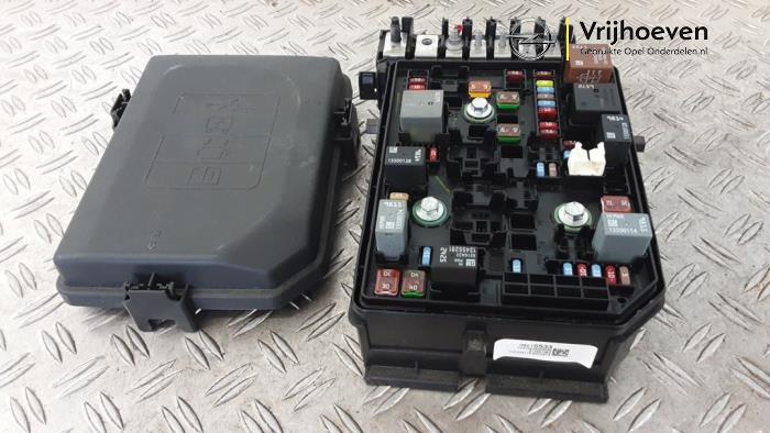 Begagnade Säkringsbox Opel Astra K Sports Tourer 1.2 Turbo 12V Pris € 120,00 Marginaltabell erbjuds av Autodemontage Vrijhoeven B.V.