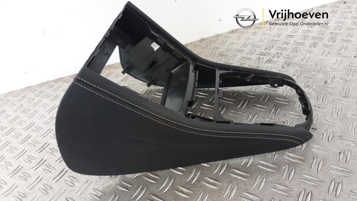 Gebrauchte Mittelkonsole Opel Astra K 1.6 CDTI 110 16V Preis € 60,00 Margenregelung angeboten von Autodemontage Vrijhoeven B.V.