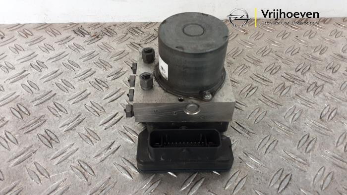 Begagnade ABS-pump Opel Astra K Sports Tourer 1.0 Turbo 12V Pris € 80,00 Marginaltabell erbjuds av Autodemontage Vrijhoeven B.V.