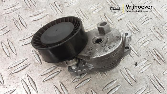 Usados Tensor correa múltiple Opel Astra K Sports Tourer 1.2 Turbo 12V Precio € 25,00 Norma de margen ofrecido por Autodemontage Vrijhoeven B.V.