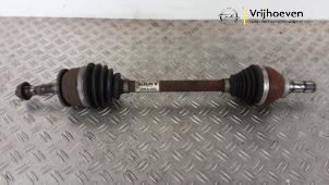 Usagé Arbre de transmission avant gauche Opel Astra K Sports Tourer 1.4 Turbo 16V Prix € 100,00 Règlement à la marge proposé par Autodemontage Vrijhoeven B.V.