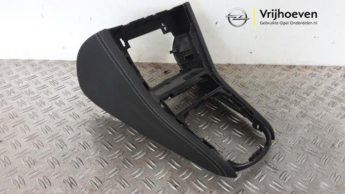 Gebrauchte Mittelkonsole Opel Astra K Sports Tourer 1.4 Turbo 16V Preis € 60,00 Margenregelung angeboten von Autodemontage Vrijhoeven B.V.