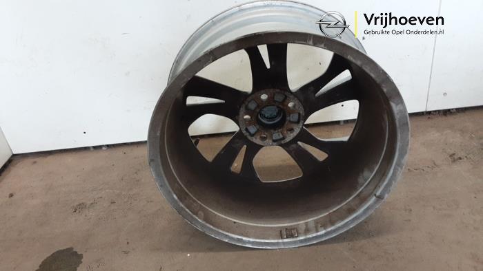 Jante d'un Opel Astra K Sports Tourer 1.4 Turbo 16V 2017