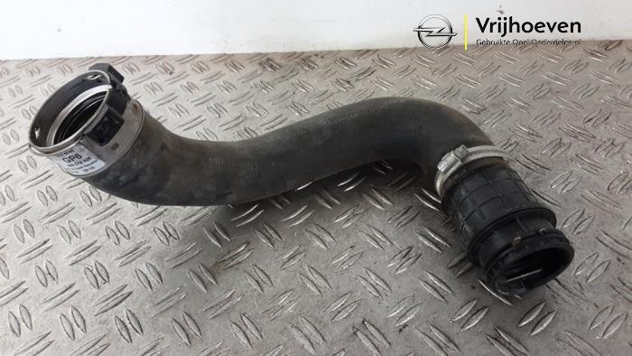 Gebrauchte Intercooler Schlauch Opel Astra K 1.4 Turbo 16V Preis € 30,00 Margenregelung angeboten von Autodemontage Vrijhoeven B.V.