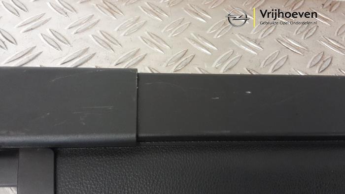 Bâche coffre à bagages d'un Opel Astra K Sports Tourer 1.2 Turbo 12V 2022