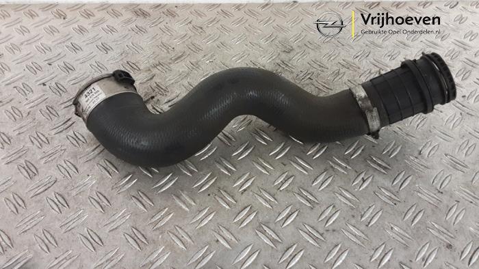 Gebrauchte Intercooler Schlauch Opel Astra K Sports Tourer 1.6 CDTI 110 16V Preis € 20,00 Margenregelung angeboten von Autodemontage Vrijhoeven B.V.