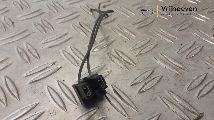 Begagnade Strålkastaruttag Opel Astra K 1.4 Turbo 16V Pris € 15,00 Marginaltabell erbjuds av Autodemontage Vrijhoeven B.V.