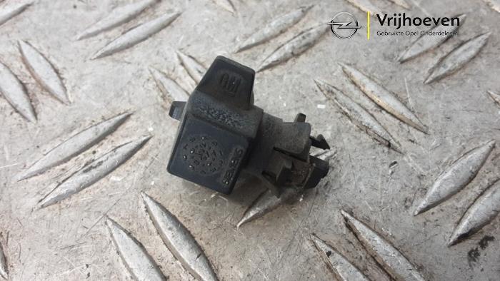 Begagnade Utetemperatursensor Opel Astra J GTC (PD2/PF2) 1.4 Turbo 16V ecoFLEX 140 Pris € 15,00 Marginaltabell erbjuds av Autodemontage Vrijhoeven B.V.