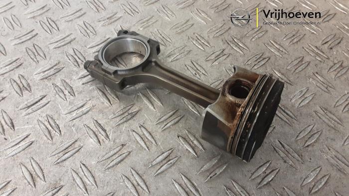 Usados Pistón Opel Astra K Sports Tourer 1.4 Turbo 16V Precio € 75,00 Norma de margen ofrecido por Autodemontage Vrijhoeven B.V.