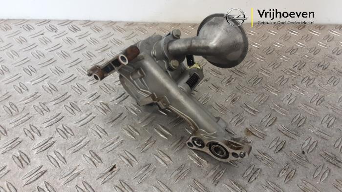 Używane Pompa oleju Opel Astra K Sports Tourer 1.4 Turbo 16V Cena € 75,00 Procedura marży oferowane przez Autodemontage Vrijhoeven B.V.