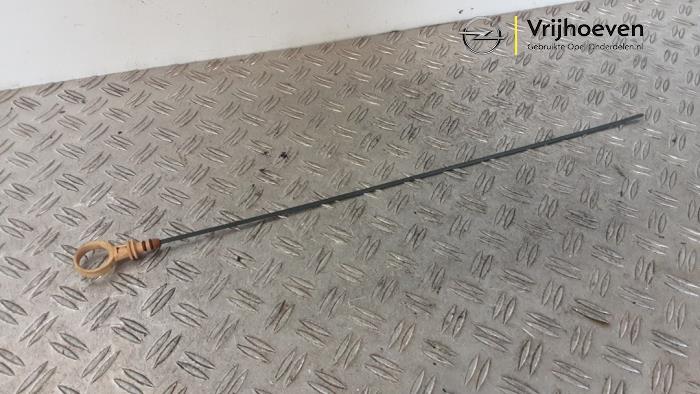 Gebrauchte Ölmessstab Opel Astra K Sports Tourer 1.4 Turbo 16V Preis € 10,00 Margenregelung angeboten von Autodemontage Vrijhoeven B.V.