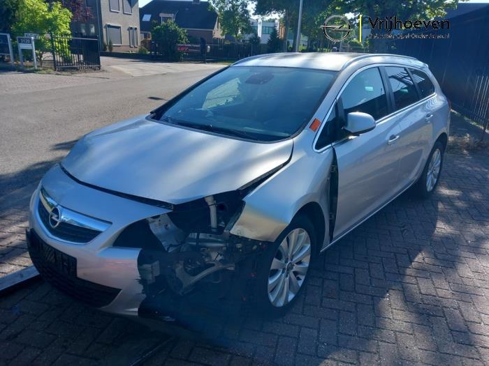 Engine from a Opel Astra J Sports Tourer (PD8/PE8/PF8) 1.4 Turbo 16V 2012