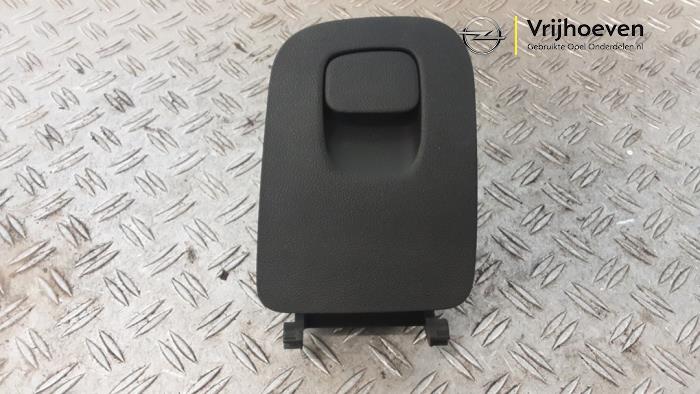 Begagnade Handskfack Opel Mokka/Mokka X 1.7 CDTI 16V 4x4 Pris € 50,00 Marginaltabell erbjuds av Autodemontage Vrijhoeven B.V.