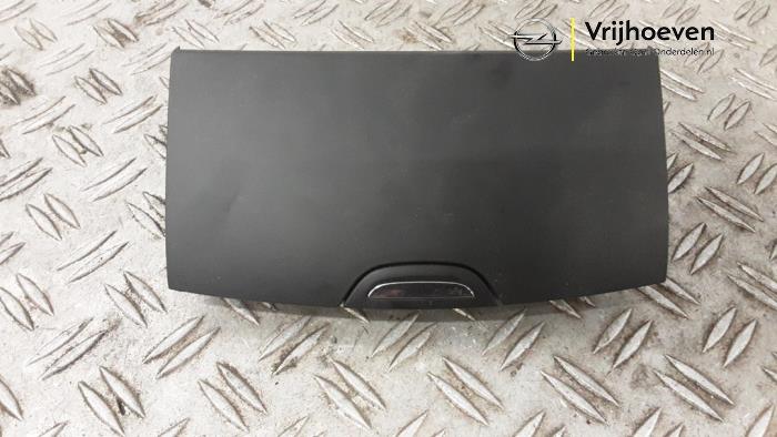 Używane Schowek Opel Zafira Tourer (P12) 1.6 CDTI 16V ecoFLEX 136 Cena € 20,00 Procedura marży oferowane przez Autodemontage Vrijhoeven B.V.