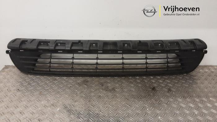 Begagnade Grill Opel Vivaro 1.6 CDTI BiTurbo 120 Pris € 50,00 Inklusive moms erbjuds av Autodemontage Vrijhoeven B.V.