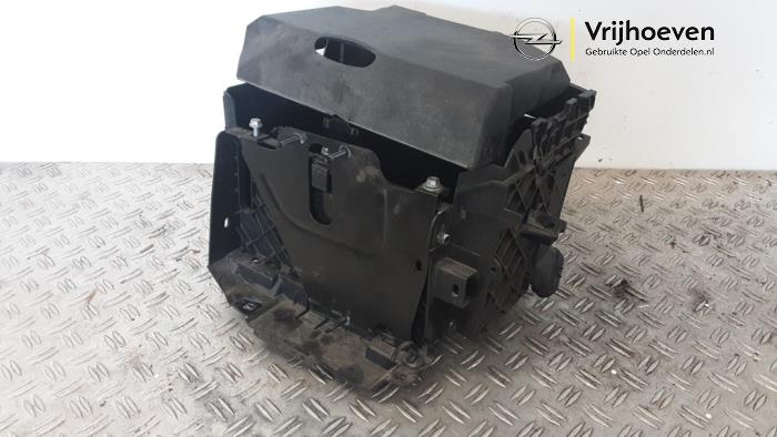 Begagnade Batterilåda Opel Vivaro 1.6 CDTI BiTurbo 120 Pris € 40,00 Inklusive moms erbjuds av Autodemontage Vrijhoeven B.V.