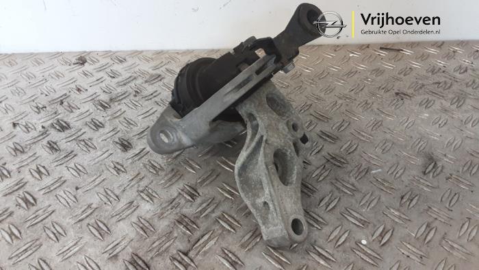 Used Engine mount Opel Vivaro 1.6 CDTI BiTurbo 120 Price € 45,00 Inclusive VAT offered by Autodemontage Vrijhoeven B.V.