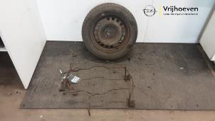 Begagnade Reservhjulsmekanism Opel Zafira (M75) 1.8 16V Ecotec Pris € 125,00 Marginaltabell erbjuds av Autodemontage Vrijhoeven B.V.