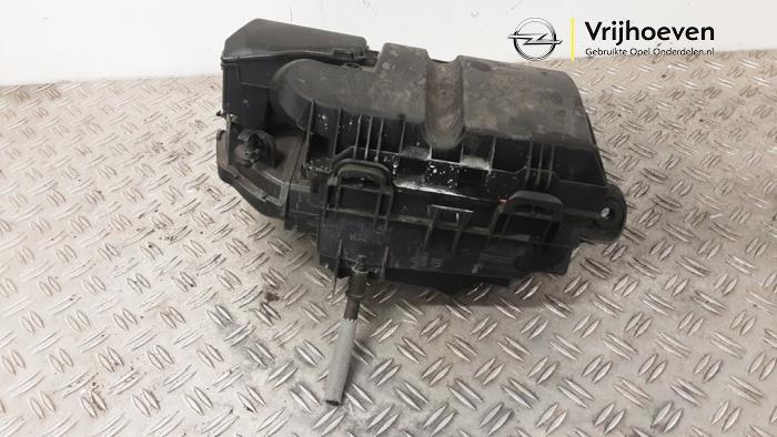 Begagnade Luftfilterhus Opel Combo Cargo 1.5 CDTI 100 Pris € 50,00 Inklusive moms erbjuds av Autodemontage Vrijhoeven B.V.