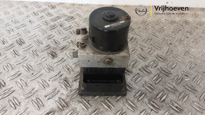 Begagnade ABS-pump Opel Zafira (M75) 1.8 16V Ecotec Pris € 200,00 Marginaltabell erbjuds av Autodemontage Vrijhoeven B.V.
