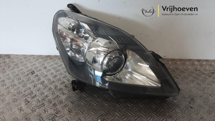 Używane Reflektor prawy Opel Zafira (M75) 1.8 16V Ecotec Cena € 300,00 Procedura marży oferowane przez Autodemontage Vrijhoeven B.V.